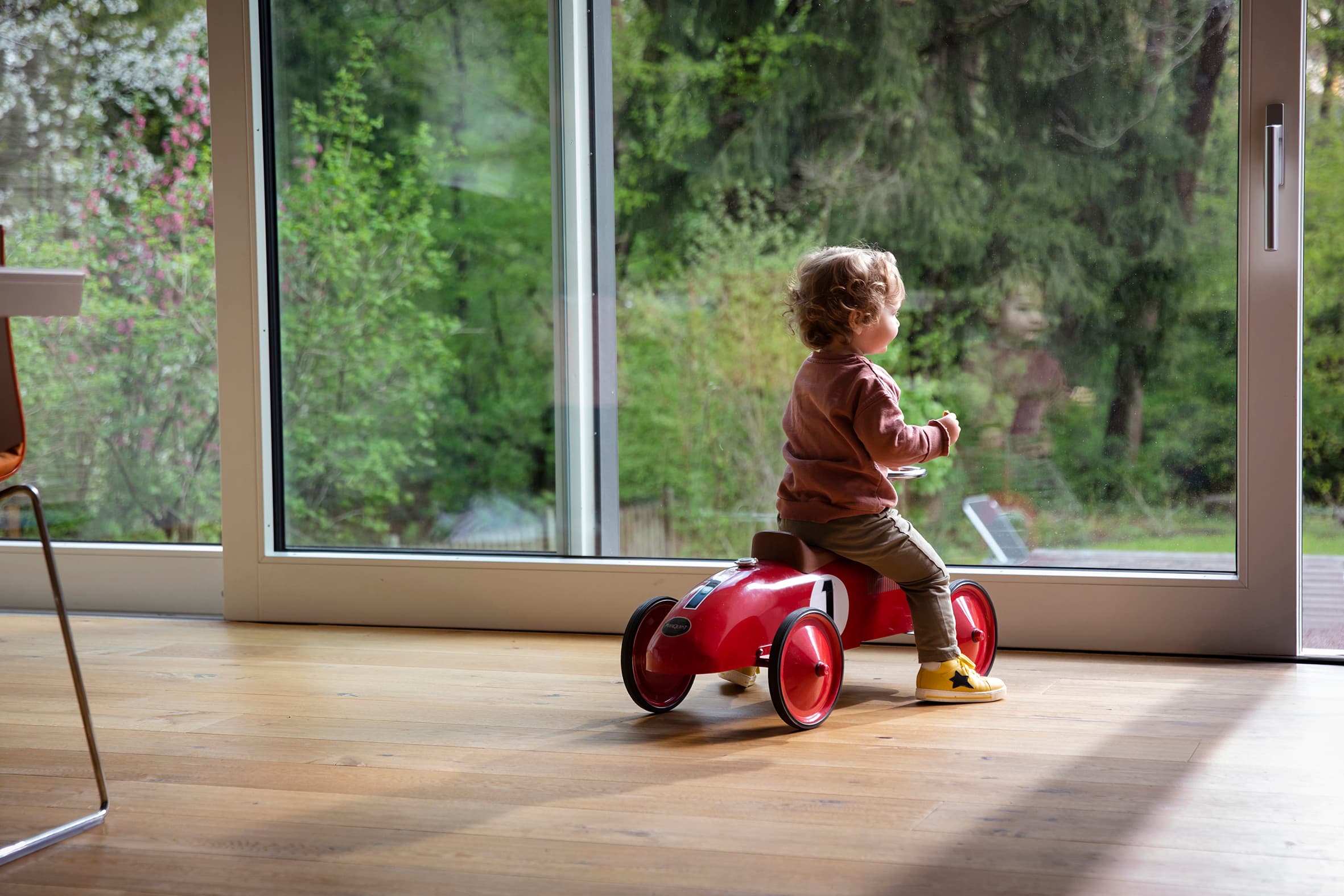 Moderne Fensterfront und Haustür von GSP-Fenster